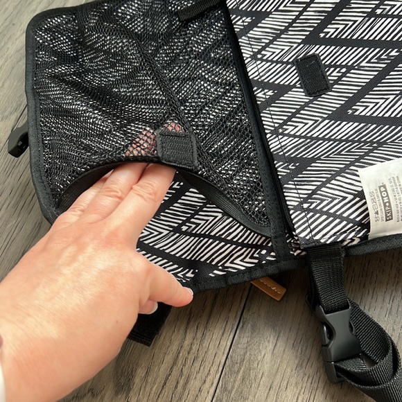 Skip hop diaper changing mat - Picture 10 of 15